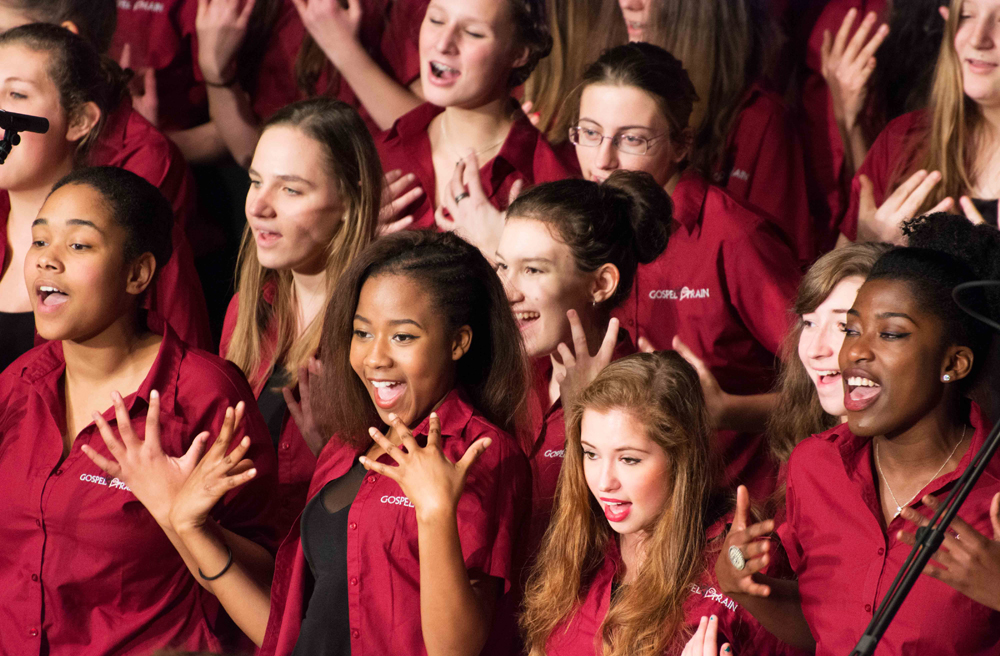 gemeinsam singende Menschen