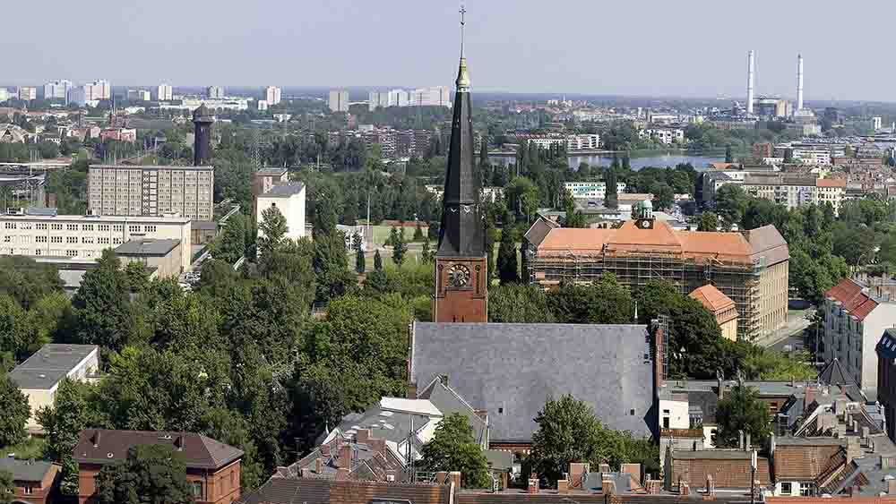 Luftaufnahme einer Kirche