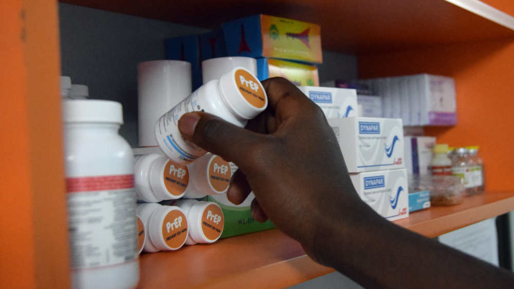 HIV - Medikamente in der Klinik "Ark Wellness Hub" in Kampala, Uganda