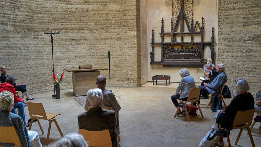 Andacht in der Kapelle der Versöhnung