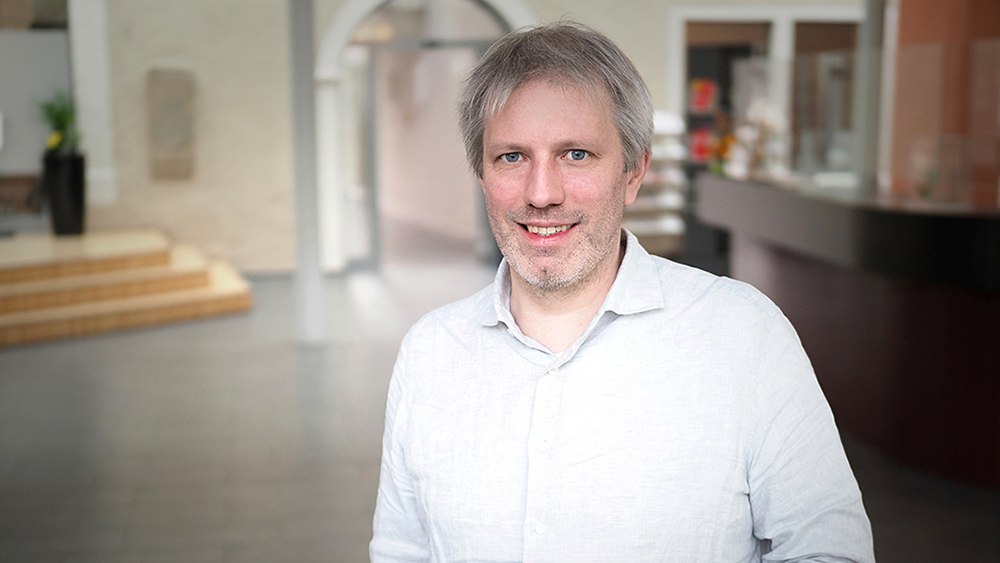 Burkhard vom Schemm in einer Kirche