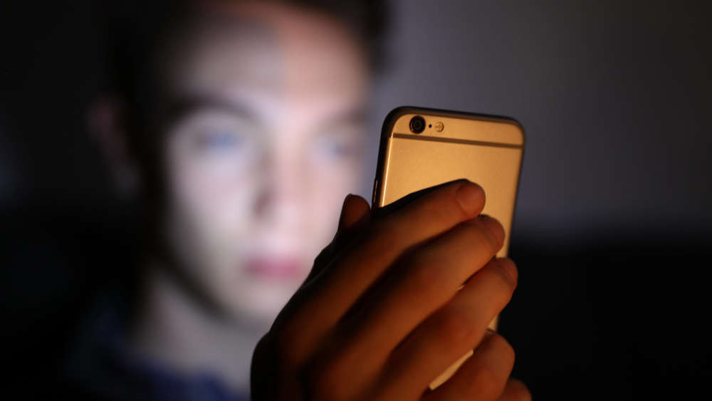 Mit schrecklichen Ereignisse sollten Kinder nicht allein gelassen werden