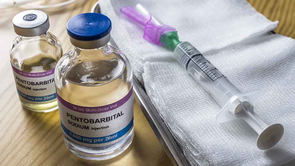 Zwei Dosen mit der Aufschrift "Pentobarbital"