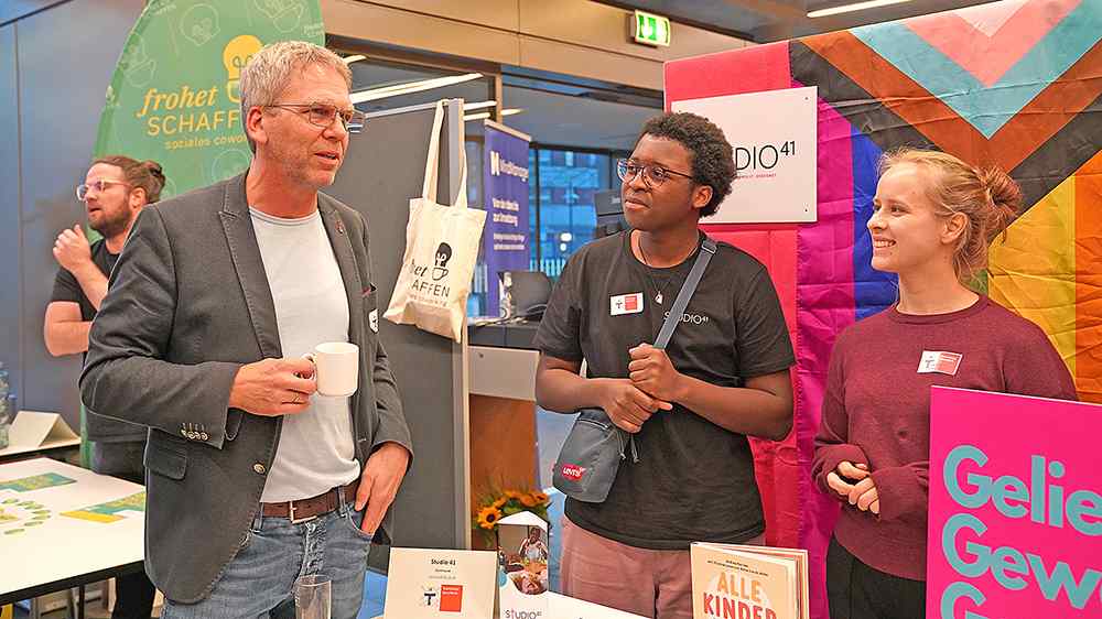 Für Förderpreisträger der vergangenen Jahre, Studio 41 aus Dortmund und ein Mitglied der Band „Sound and Silence“, gab es in Hamm Gelegenheit zum Austausch.