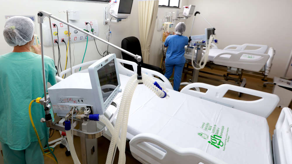 Schlaganfallpatienten kommen zur Behandlung in die Stroke-Unit eines Krankenhauses