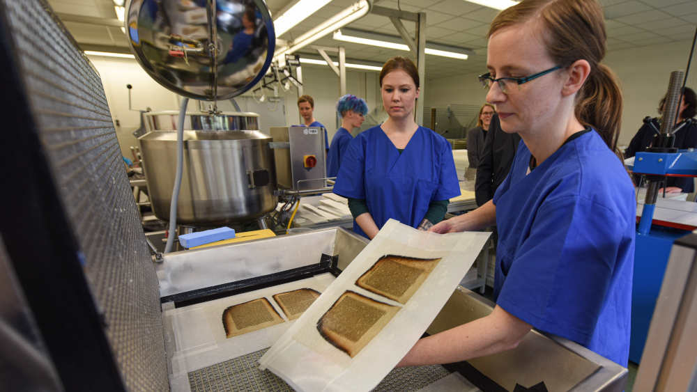 Verbrannte Bücher werden restauriert