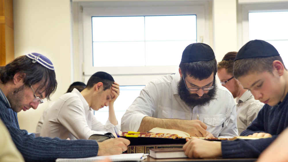 Studenten bei der Rabbinerausbildung in Berlin