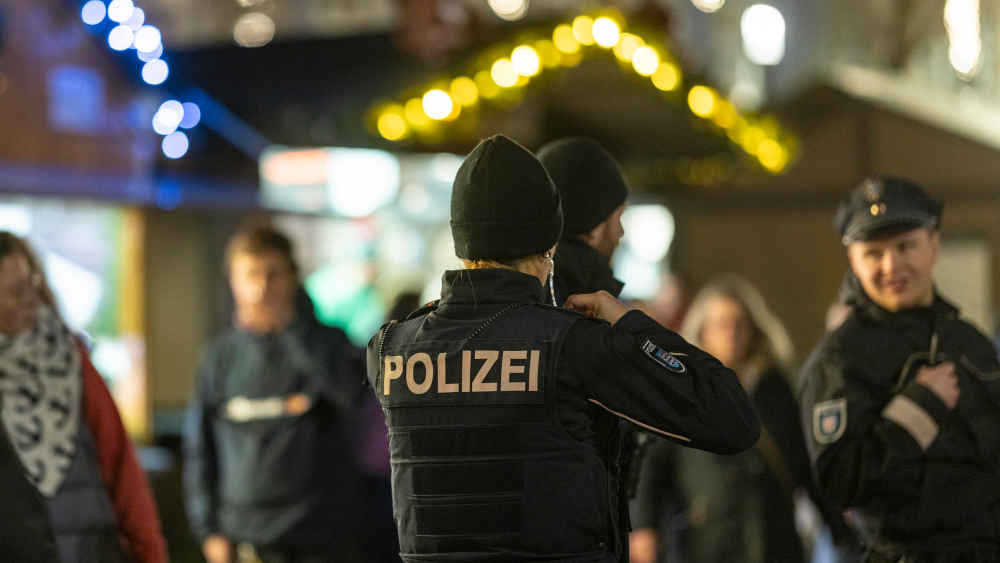 Polizisten auf dem Weihnachtsmarkt