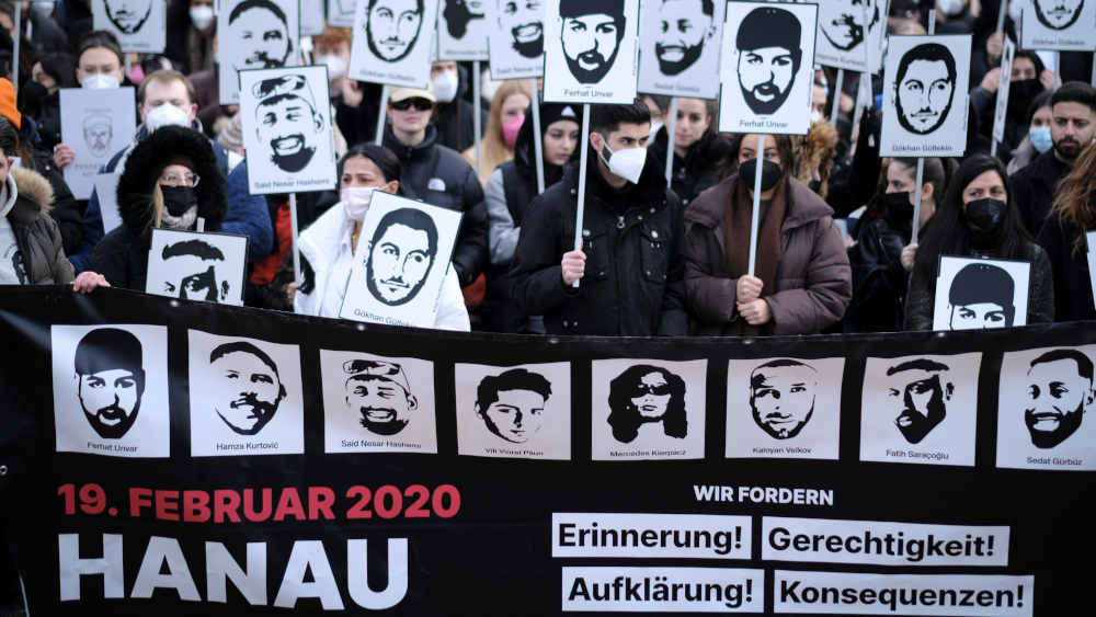 Kundgebung in Hanau unter dem Motto "Zwei Jahre nach Hanau: Kein Vergeben, kein Vergessen"