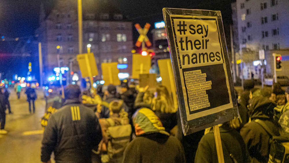 Gedenkdemonstration Hanau mit Plakaten