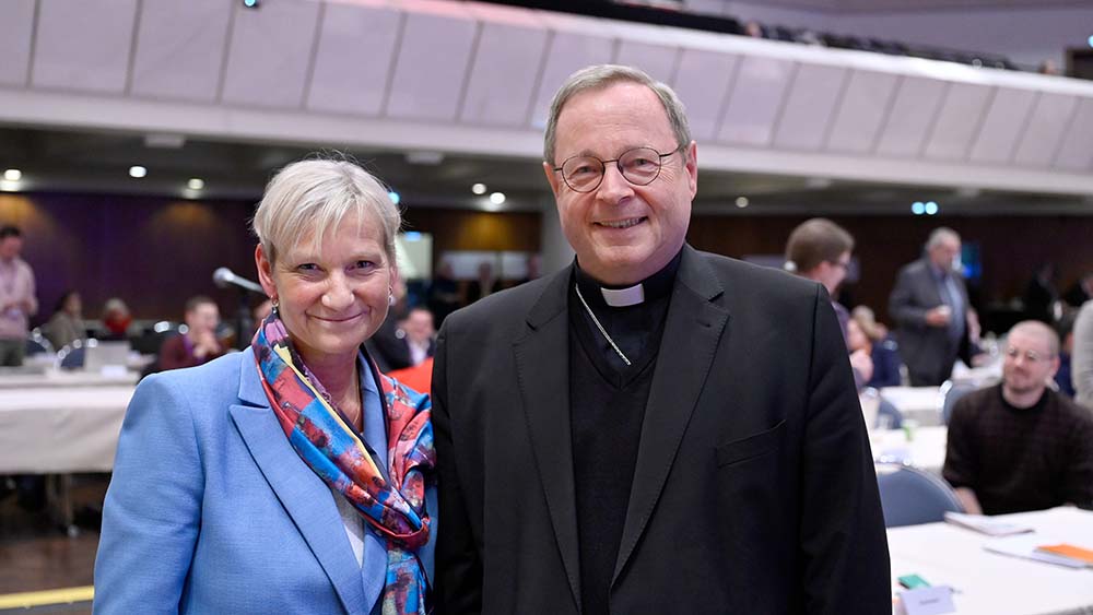 Die EKD-Ratsvorsitzende Kirsten Fehrs mit Georg Bätzing, Vorsitzender der katholischen Bischofskonferenz