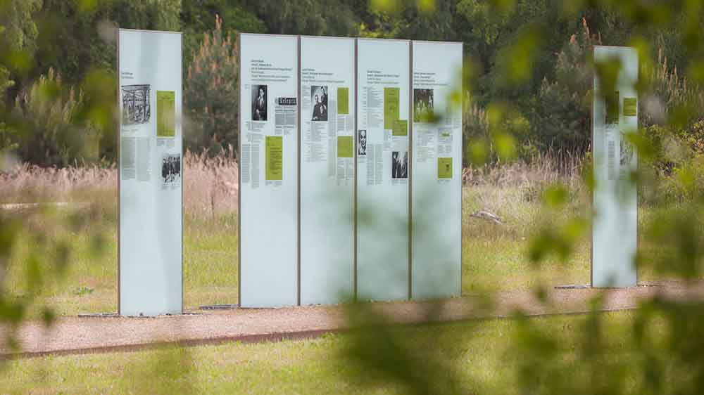 Gedenkstelen in der Natur