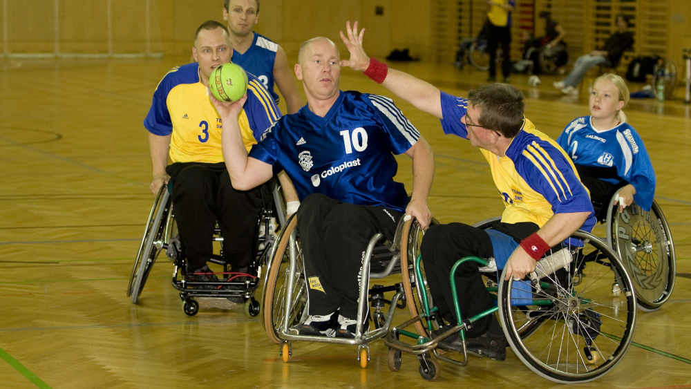 Rollstuhl-Handballer während eines Spieles