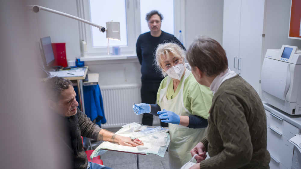 Untersuchungszimmer einer Arztpraxis für Obdachlose